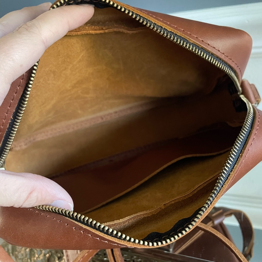 Portland Leather Camera Crossbody- Honey - Picture 8 of 8